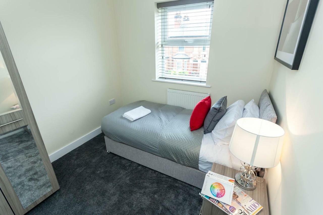 4 Bed Home, Driveway Parking Ideally Located In Latchford, Warrington - Executive St Marys House Екстер'єр фото
